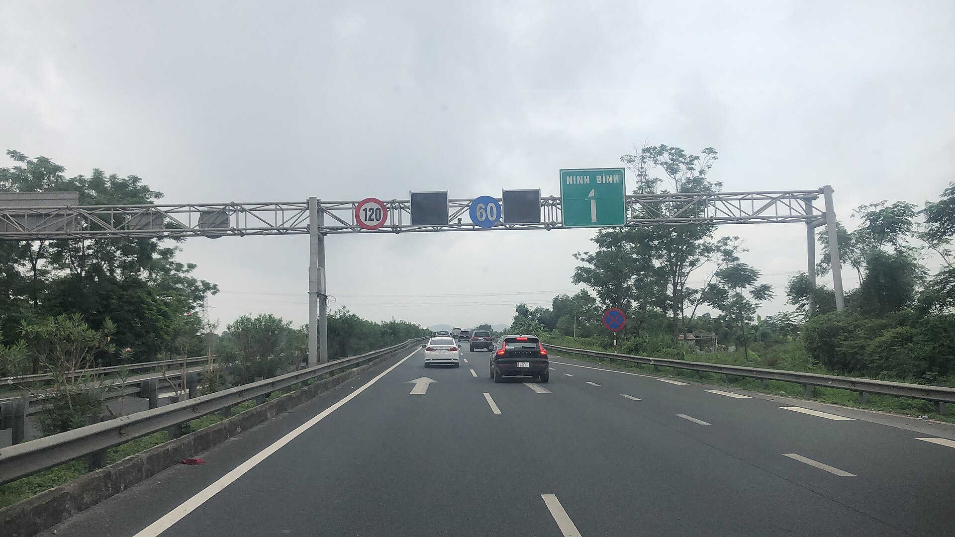 Việt Nam th&uacute;c đẩy tiến độ c&aacute;c dự &aacute;n hạ tầng giao th&ocirc;ng trọng điểm